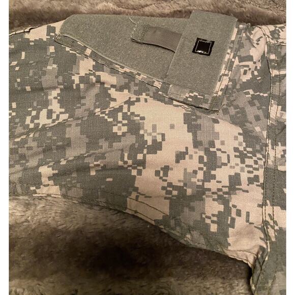 Army Sz S Light Camouflage Jacket 4 pockets hook and loop zip up heavy weight - Picture 3 of 8